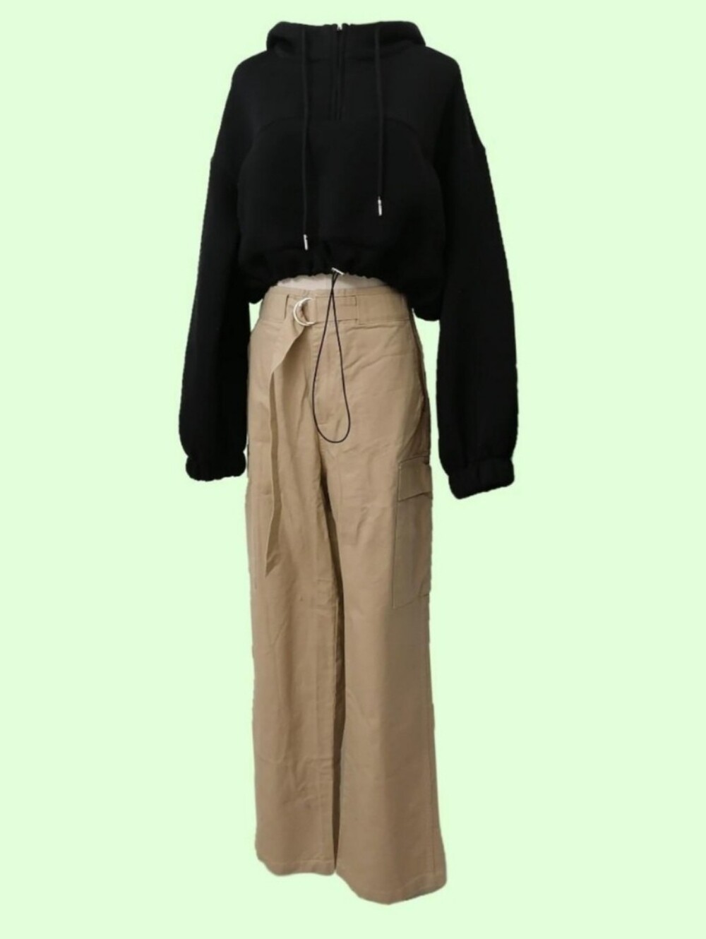 🙉🙉Beige high rise wide leg cargo pants with tie belt.